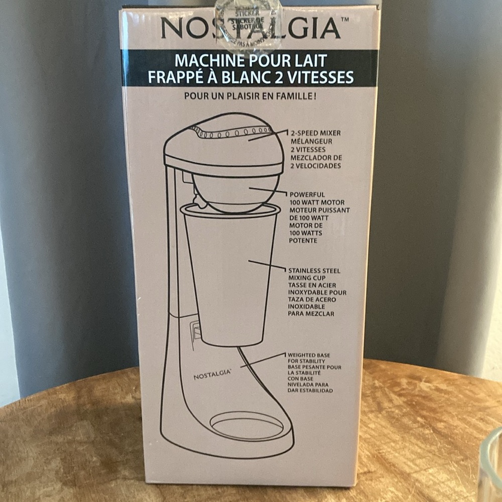 Electric Milkshake Maker with BONUS Two Milkshake Glasses & Spoons Never Used